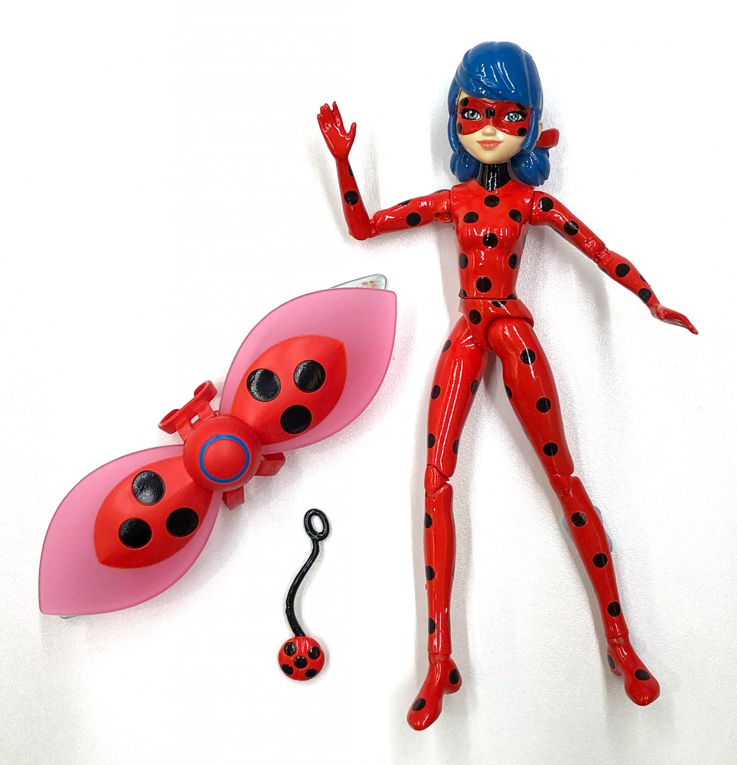 Игрушки леди бага. Кукла Miraculous Lady Bug леди баг с крыльями. Фигурка Аква леди баг. Фигурка Miraculous леди баг. Фигурки от Бандай леди баг.